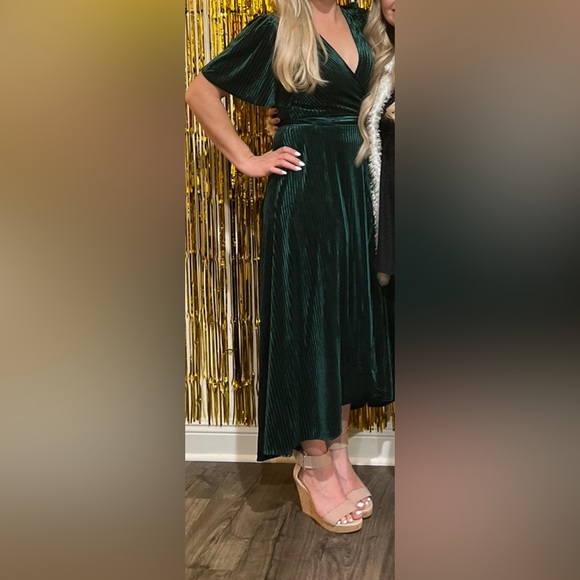 Simplee green velvet wrap dress - Picture 7 of 7